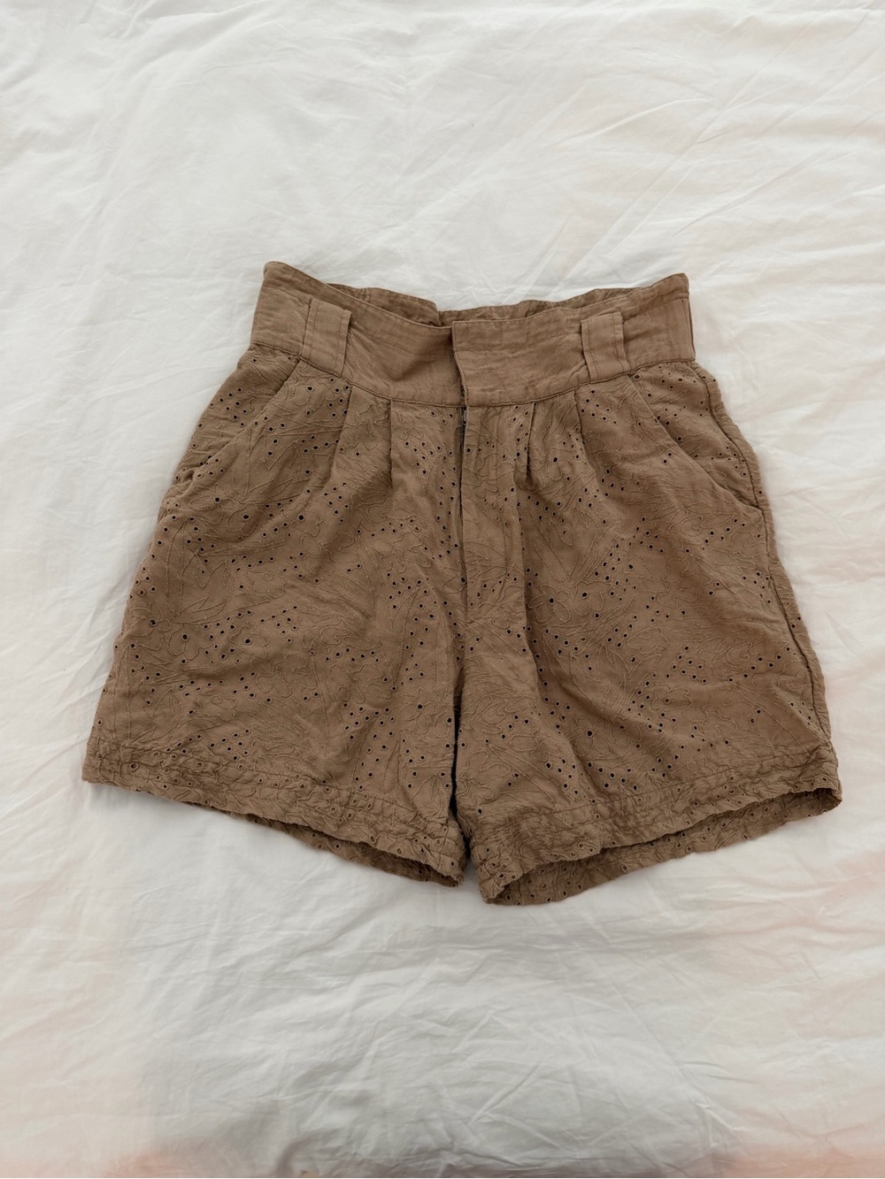 Solid & Striped tan khaki eyelet shorts size M